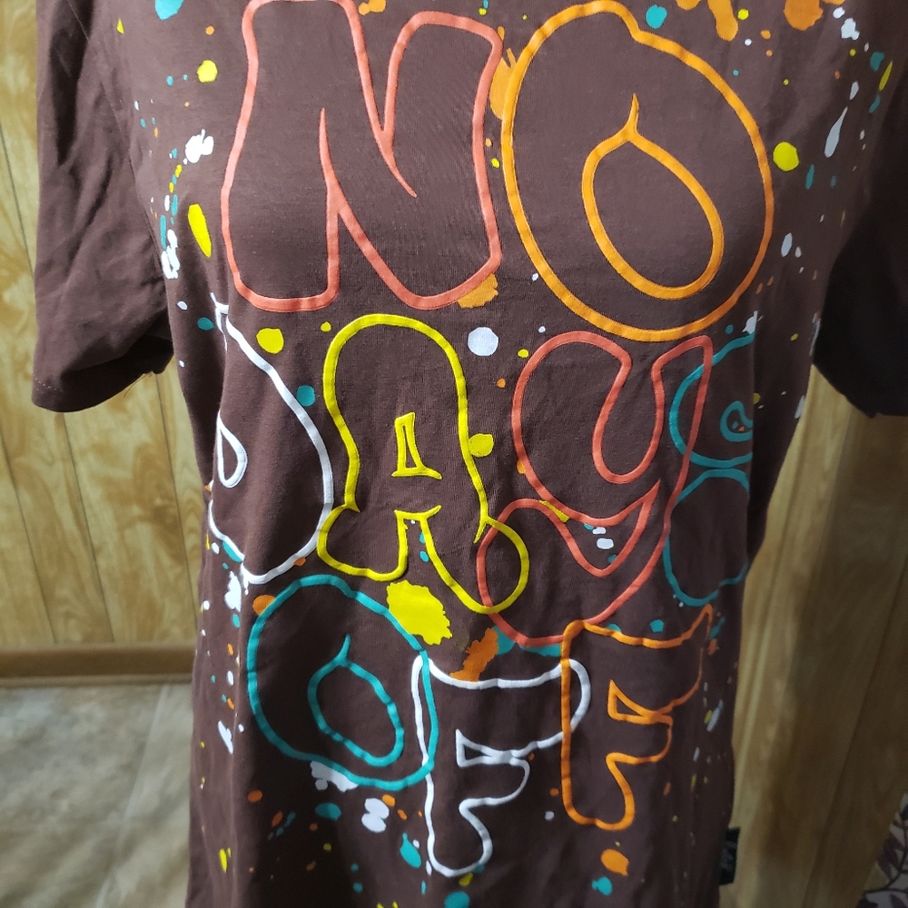 Switch Remarkable Tee - Picture 2 of 7